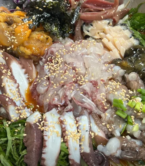 6시내고향 창원 돌멍게,감성돔회 공도포차 도심 속 바다의 풍미를 담다