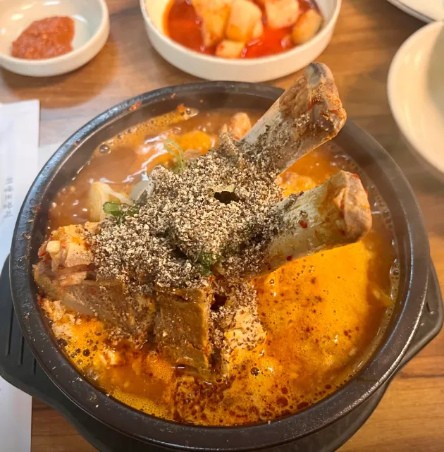 오늘N 위대한 일터가 뚝배기 감자탕, 주목한 30년 전통의 맛 송가네 감자탕 식당