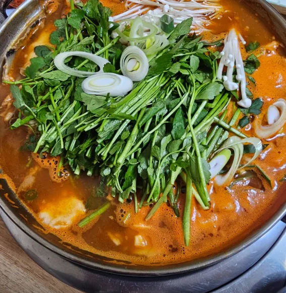 전현무계획3 포천 쏘가리회 매운탕, 민물의 제왕이 선사하는 극강의 쫄깃함과 시원함